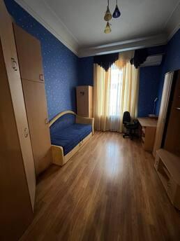 Велика 3 кімн.  БазарнаЦентрЛанжерон, Одеса - квартира подобово