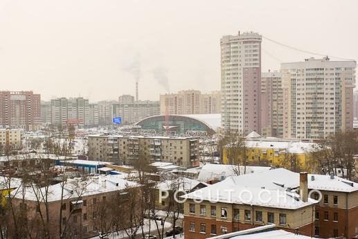 Велика, світла, двокімнатна квартира, Єкатеринбург - квартира подобово