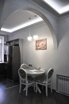 VIP-class apartment in the city center!, Odessa - apartment by the day