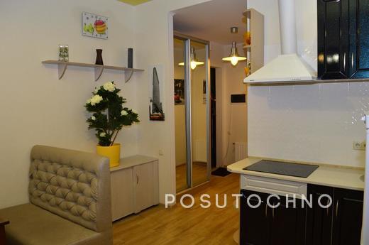 Bright apartment on the French Boulevard, Odessa - apartment by the day