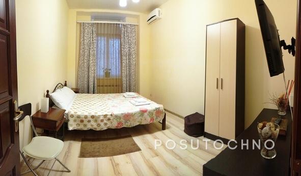 Comfortable 2-room apartment in center, Odessa - apartment by the day