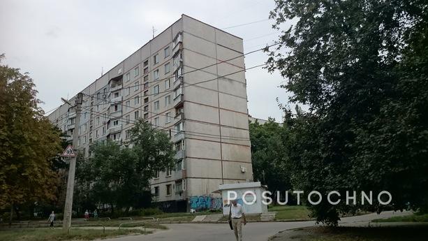 1K square with 3 beds 2+2+2 ev Labor, Kharkiv - apartment by the day