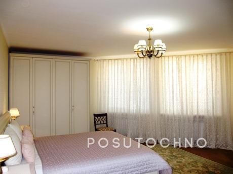 Close to the subway and the airpor, Kyiv - apartment by the day