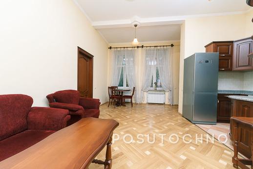 Apartment in the center, Kyiv - apartment by the day