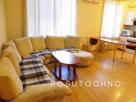 REPAIR 2012.! 2-room apartment is located at ul. Heroes of S