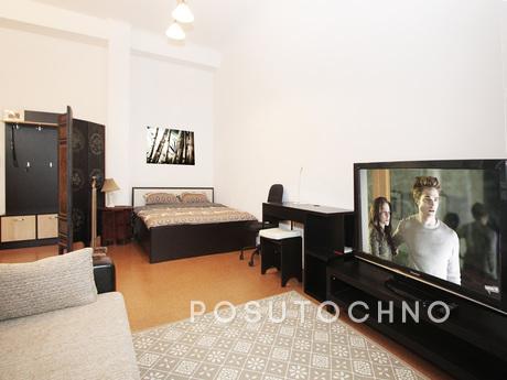 The house is located so that it is easily accessible from im