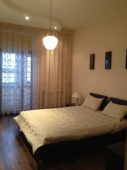 2-room luxury apartment in the center, Kyiv - apartment by the day