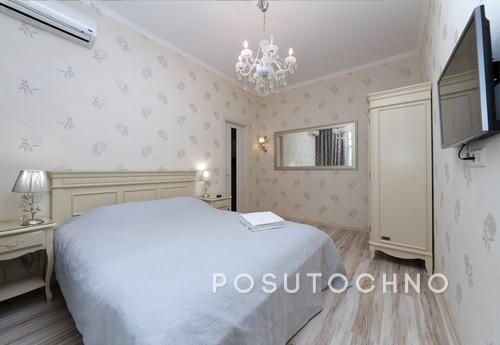 Three-room apartment, in the center, 5 minutes from Khreshch