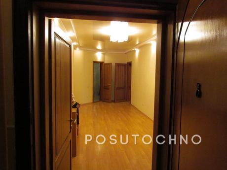 Rent one his three-room apartment, Odessa - apartment by the day