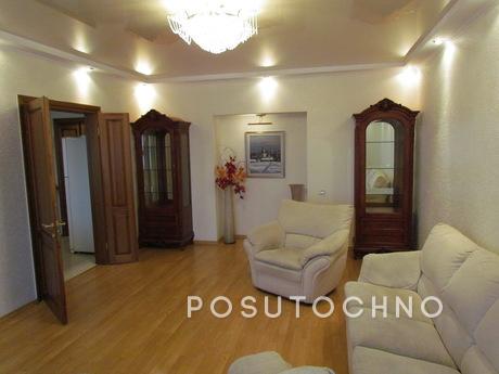 Rent one his three-room apartment, Odessa - apartment by the day