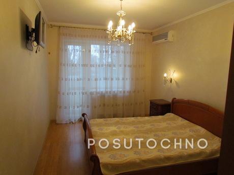 Rent one his three-room apartment, Odessa - apartment by the day