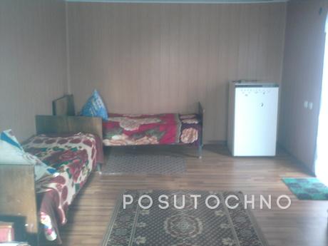 7-10 minutes walk to the sea, Berdiansk - apartment by the day