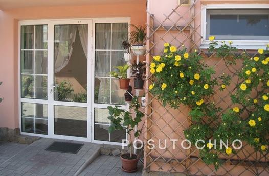 the private sector in Berdyansk, Berdiansk - apartment by the day