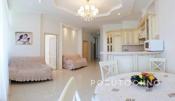 WARNING! 3 BR. apartment from the owner, Odessa - apartment by the day