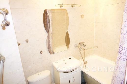 2 bedroom apartment near the metro, Moscow - apartment by the day