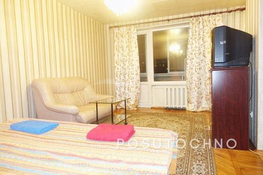 1 bedroom apartment near the metro, Moscow - apartment by the day