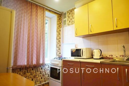 1 bedroom apartment near the metro, Moscow - apartment by the day