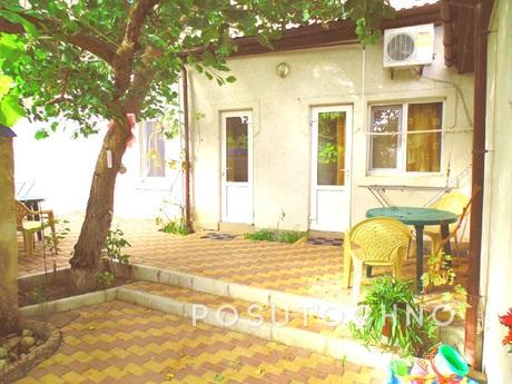 2 minutes from the promenade, Yevpatoriya - apartment by the day