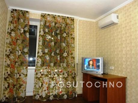 2 bedroom suite, 70m to the beach, Yevpatoriya - apartment by the day