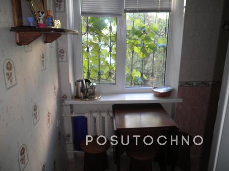 2 bedroom near the sea on Lenina, Alushta - apartment by the day