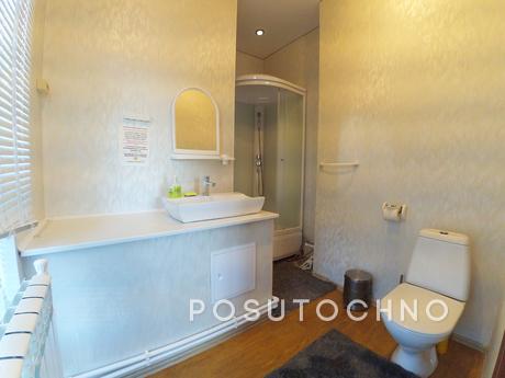 3-bed suite with a balcony, Kazan - apartment by the day