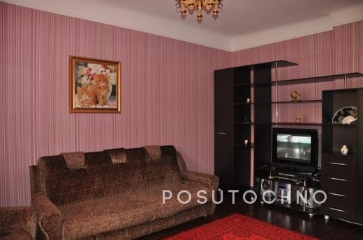 One bedroom apartment in the center, Poltava - apartment by the day