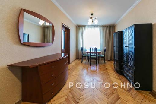 Spacious apartment in the metro in 1905, Moscow - apartment by the day