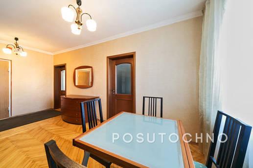 Spacious apartment in the metro in 1905, Moscow - apartment by the day