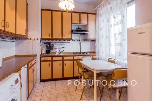 Two bedroom apartment for Kiev, Moscow - apartment by the day