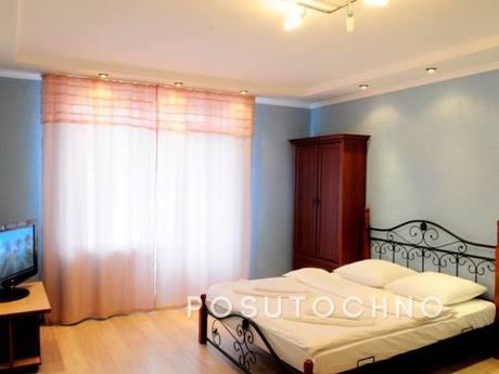 Apartment in the central part of the city. Near the house a 