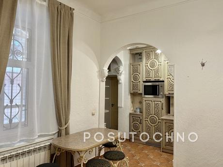 Romantic courtyard apartments, Lviv - apartment by the day