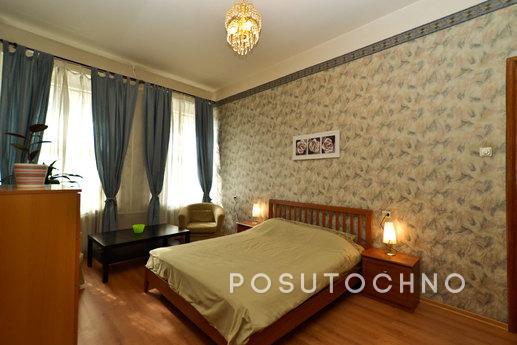 The apartment is next to the Palace., Saint Petersburg - apartment by the day