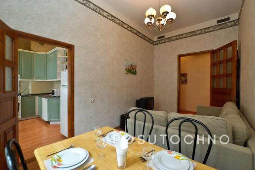 The apartment is next to the Palace., Saint Petersburg - apartment by the day