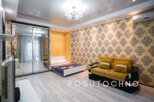 The center of the place and the calm expanse of the sky, Dnipro (Dnipropetrovsk) - apartment by the day