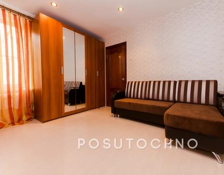 For rent a luxury 3-bedroom apartment with premium in the ce