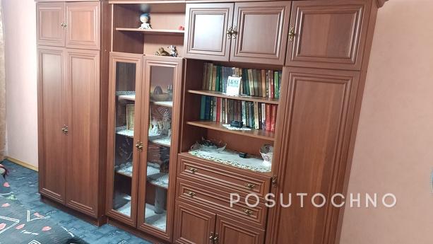 Здаю однокімнатну квартиру подобово біля метро 