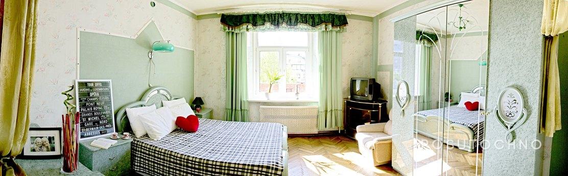 Apartments with character near the subwa, Moscow - apartment by the day