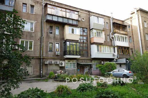 3-room VIP apartments on Metallurgov, Zaporizhzhia - apartment by the day