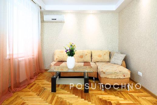 Daily rent 2-room semi-luxury, Alley of Fame, Zaporizhzhia - apartment by the day