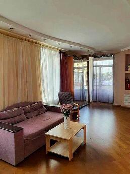 For daily hourly rent in the city center 2-room junior suite