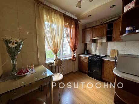 2 room Junior Suite on the street. Matrosova 25a, Zaporizhzhia - apartment by the day