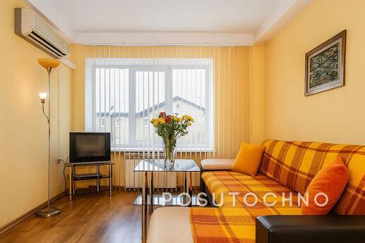 Daily rent 2-room semi-luxury at the Small Market, Zaporizhzhia - apartment by the day