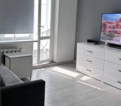 Здається сучасна 2-кімнатна квартира (56 м²) подобово у цент