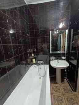 Pioneer. 3-room apartment. Red line., Krivoy Rog - apartment by the day