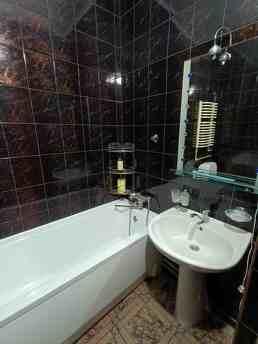 Pioneer. 3-room apartment. Red line., Krivoy Rog - apartment by the day