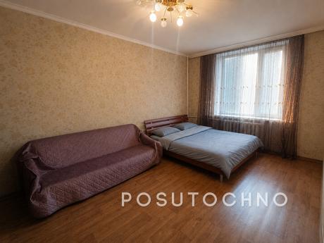 Pioneer. 3-room apartment. Red line., Krivoy Rog - apartment by the day
