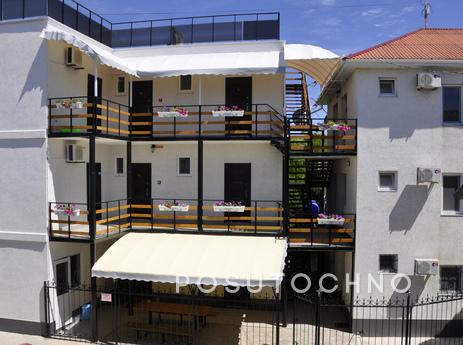 Guest house 'Lotos' 70 meters, Saky - apartment by the day