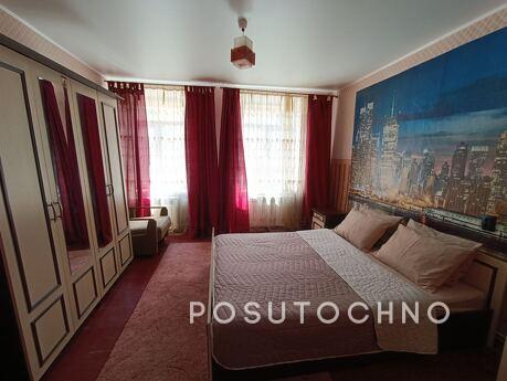 Найцентр, вул. Велика Морська 57, Миколаїв - квартира подобово