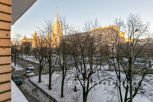 Daily Ukrainian Boulevard 6, Moscow - apartment by the day